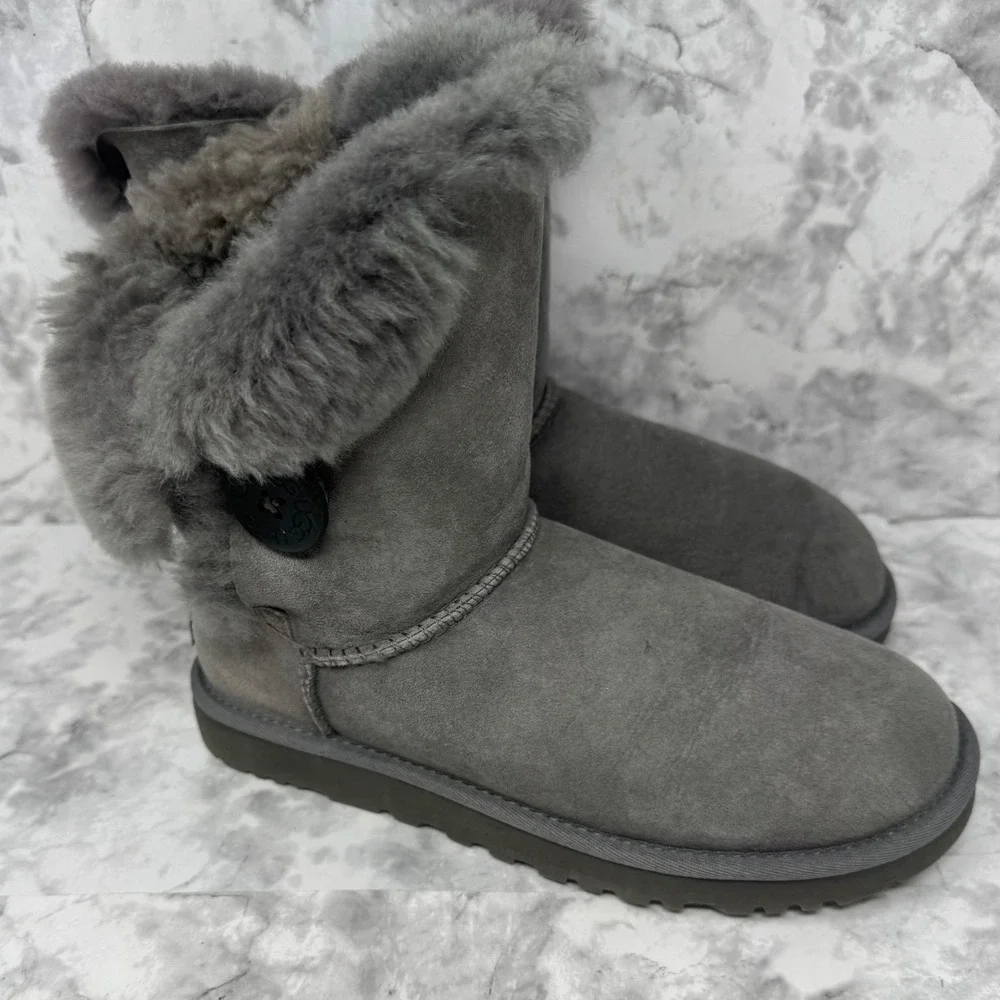 UGG Australia Bailey Button Grey Suede Shearling Boots 5803 Womens 6